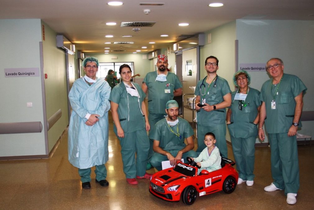 Granada.- El San Cecilio incorpora dos coches eléctricos de juguete para reducir la ansiedad de niños ante operaciones