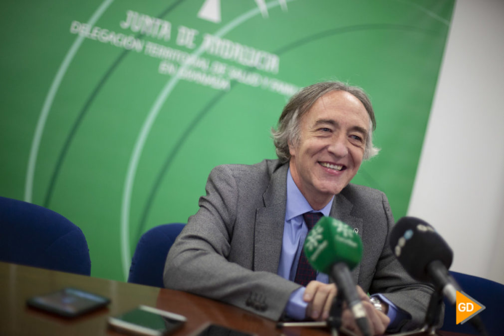 El delegado territorial de Salud y Familias de la Junta en Granada, Indalecio Sánchez-Montesinos, informa sobre los detalles de la campaña de vacunación contra la gripe 2019-2020