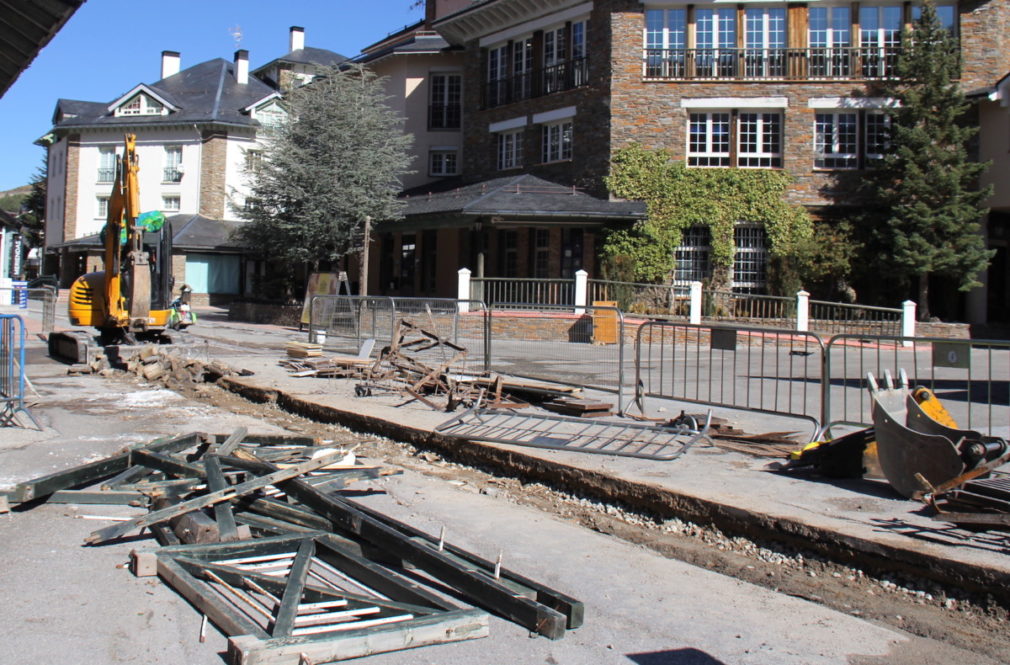 reparación de la plaza de Andalucía de Pradollano