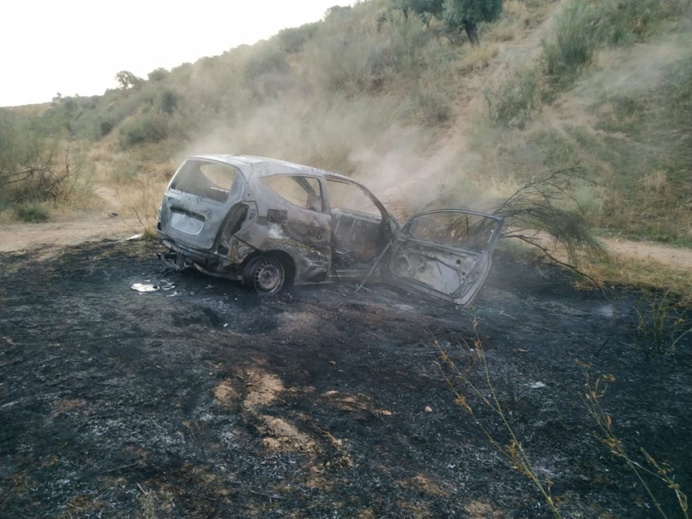 coche incendiado Parque Nueva Granada