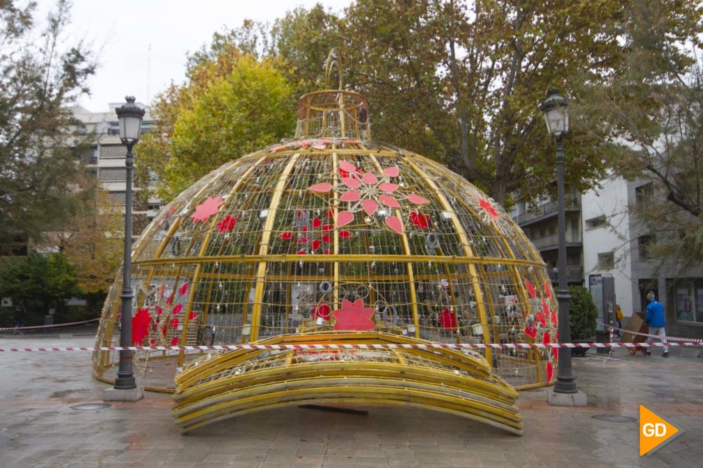 Bola de Navidad en la fuente de las batallas