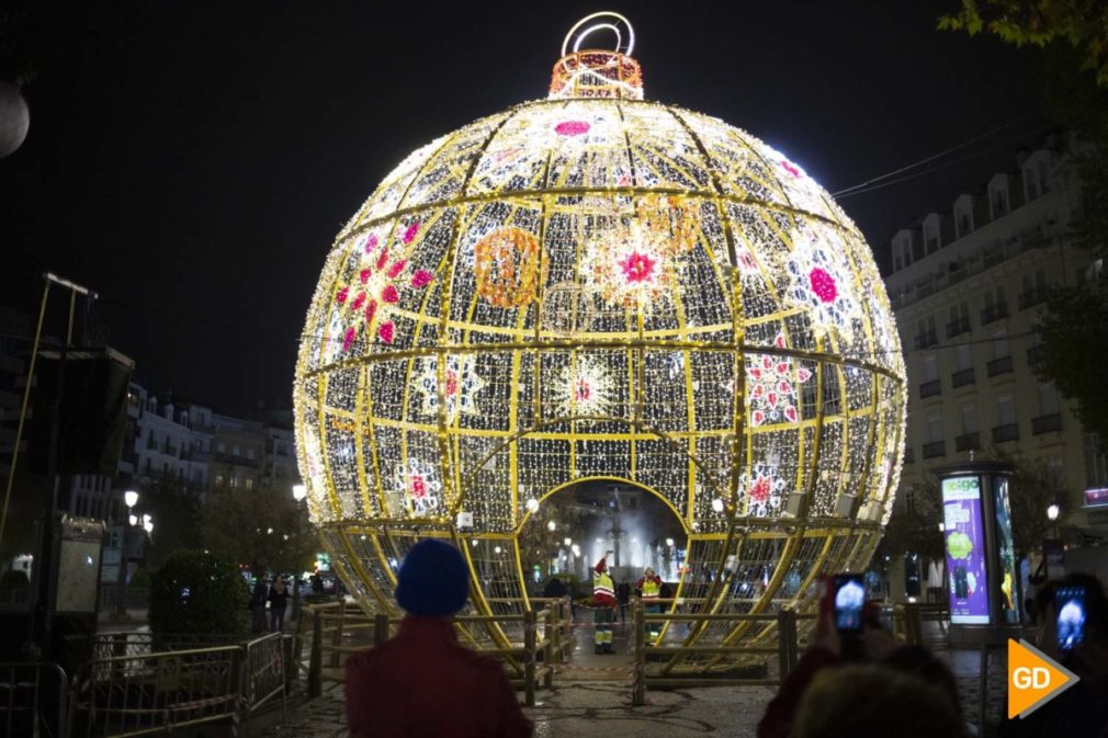 bola de luz de navidad en Granada