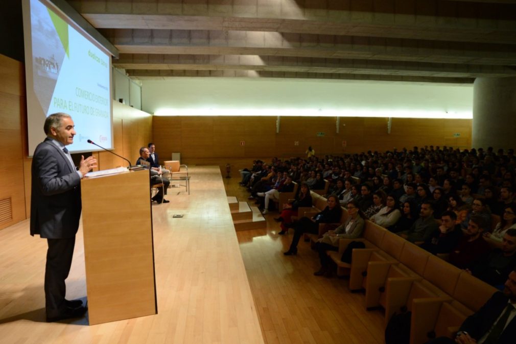 Granada.- Más de 400 alumnos de Formación Profesional se forman sobre el comercio exterior de Granada