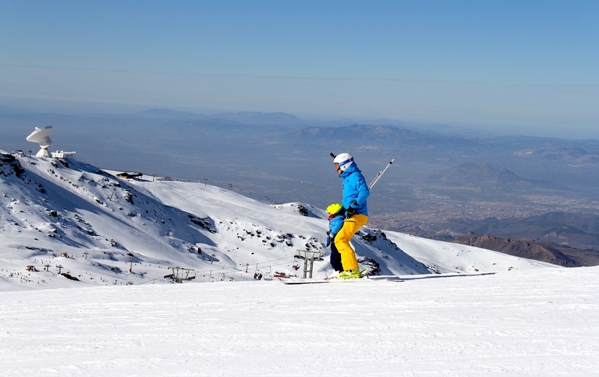 Granada.- Sierra Nevada cierra uno de sus mejores puentes de la Inmaculada con 37.600 esquiadores y un 77% de ocupación