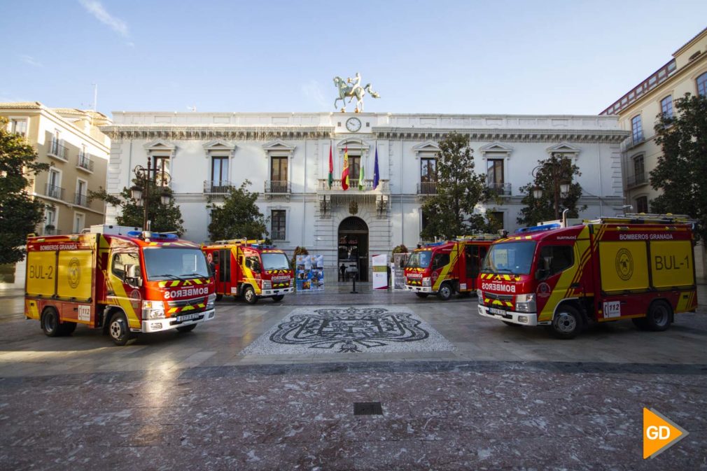 acto de entrega de dos vehículos de asistencia técnica y transporte de personal (VAT) al Parque de Bomberos de Granada