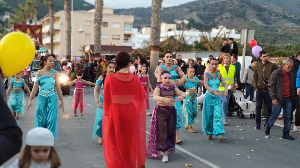 ANIMACION Y PUBLICO EN EL PASEO DE LA HERRADURA CON LA CABALGATA REYES 20