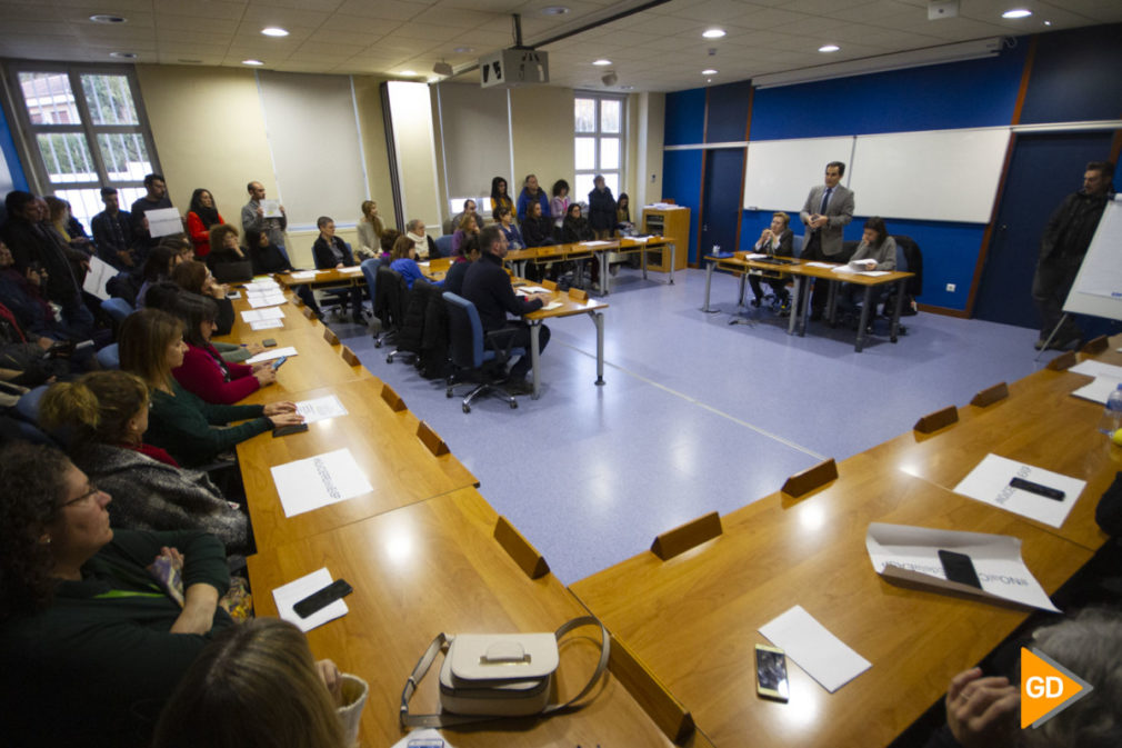 Reunión entre la directora de la Escuela Andaluza de Salud Pública, representantes de los trabajadores y dirigentes del PP para hablar del futuro del ente público