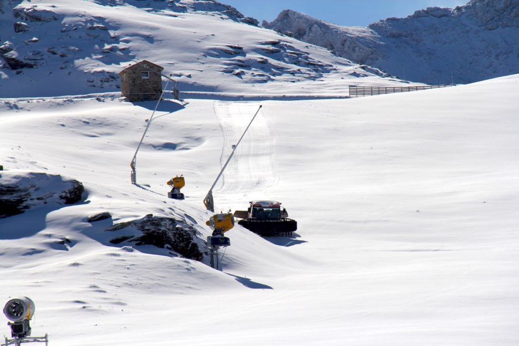 Granada.- Turismo.- Sierra Nevada compacta la nieve caída tras las últimas nevadas