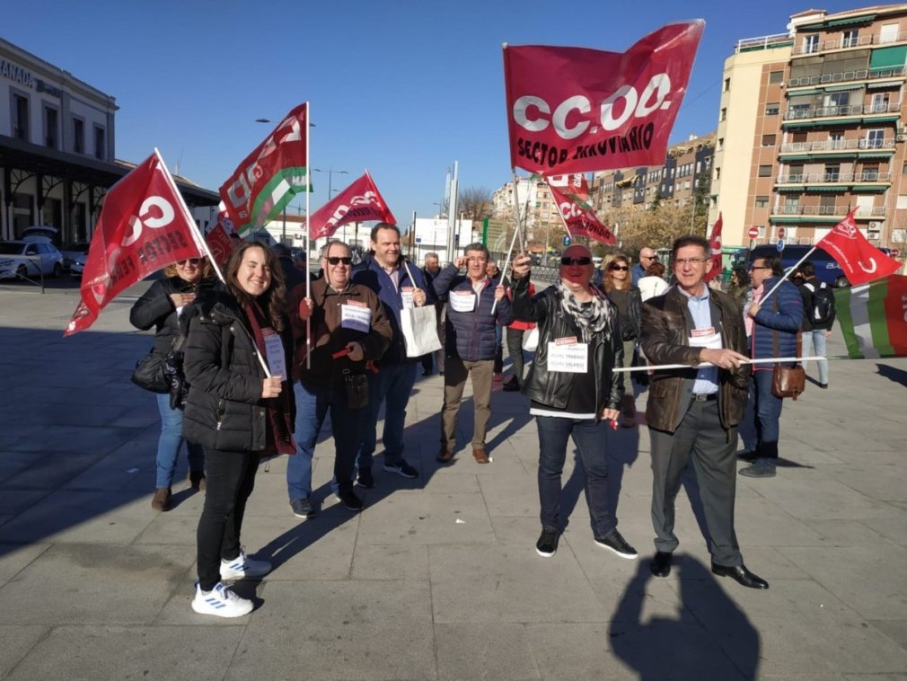 Granada.- CCOO critica que el colectivo de intervención en ruta de los trenes "reciben un 20% menos de salario"