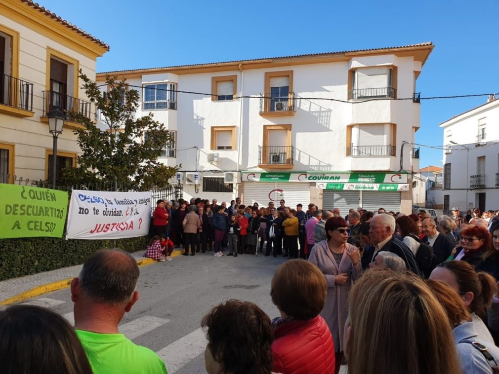 Granada.- Unas 200 personas se concentran en Zújar para aclarar la muerte del anciano cuyo cadáver hallaron desmembrado