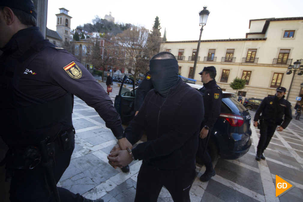 Llegada a la audiencia de Granada el acusado de matar a su hermana con discapacidad