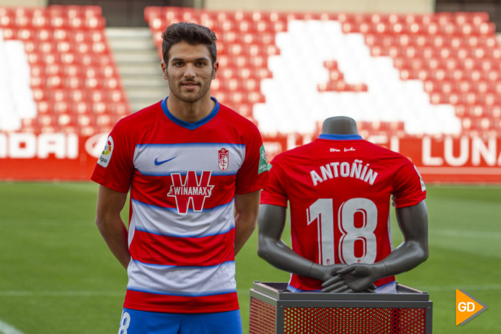 Presentacion de Antoñin como nuevo jugador del Granada CF