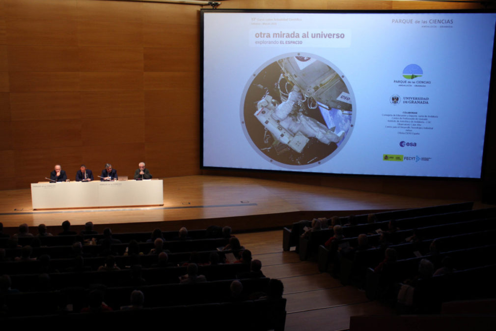 inauguración del Curso de Actualidad Científica 'Otra mirada al universo. Explorando el espacio'