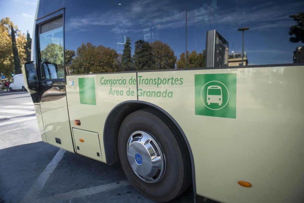 Autobús del Consorcio de Transporte Metropolitano del Área de Granada - Foto Junta