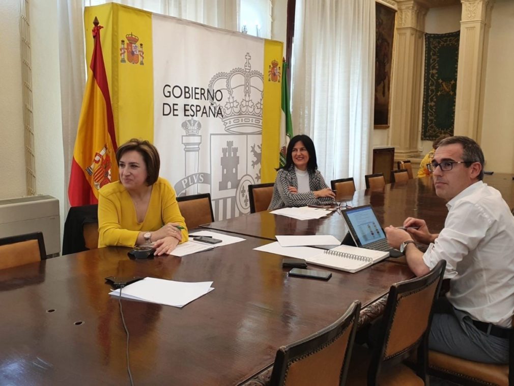 La delegada del Gobierno en Andalucía, Sandra García, preside la Mesa del Aeropuerto de Granada y Jaén - SUBDELEGACIÓN DEL GOBIERNO