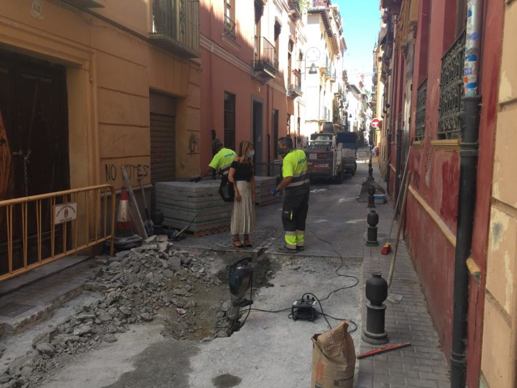 reparación de la calzada de la calle Concepción en el barrio Realejo-San Matías