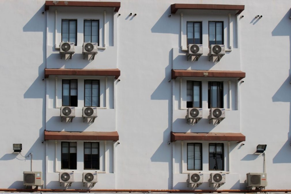 Aires acondicinados, fachadas, edificios, ventanas, muros