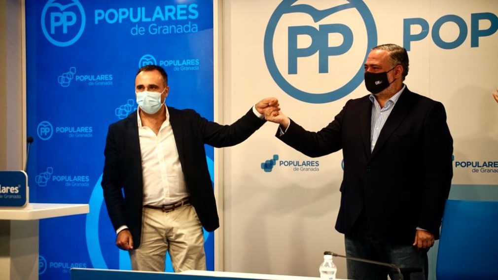 Francisco Rodríguez y Pablo García en la sede provincial del PP de Granada