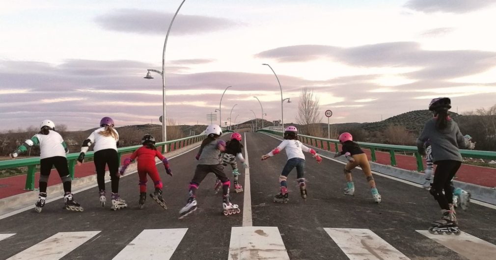 alumnos de la escuela de patinaje de Huétor Tájar