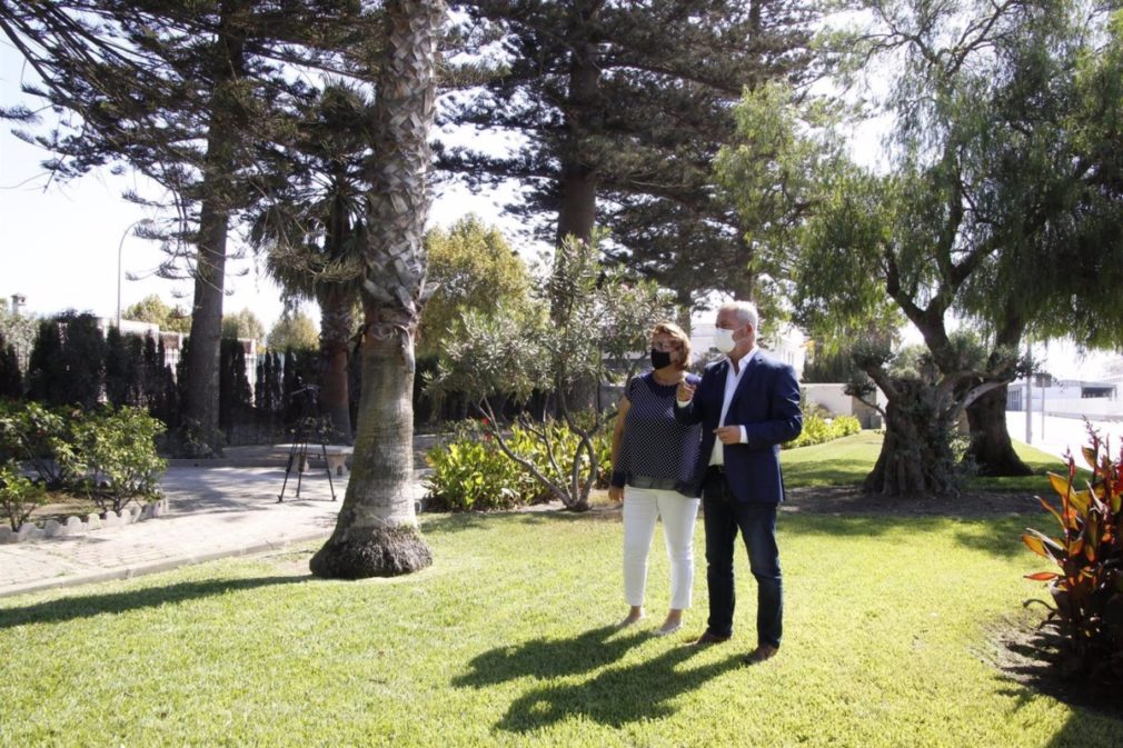 Acto de cesión del Puerto de Motril al Ayuntamiento de la localidad del uso de 1.000 metros cuadrados de jardines