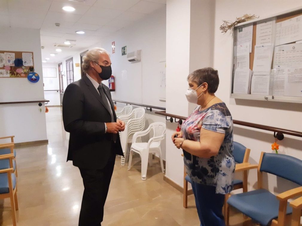 Visita del concejal de Derechos Sociales de Granada, José Antonio Huertas, al centro de día de la asociación Altaamid y las instalaciones de Fegrafa.