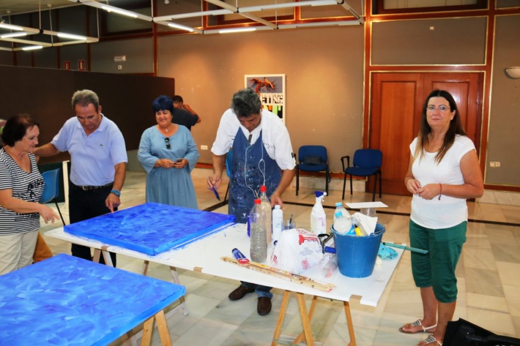 ARTISTA EN PLENA REALIZACION DE SU OBRA EN EL ENCUENTRO 19