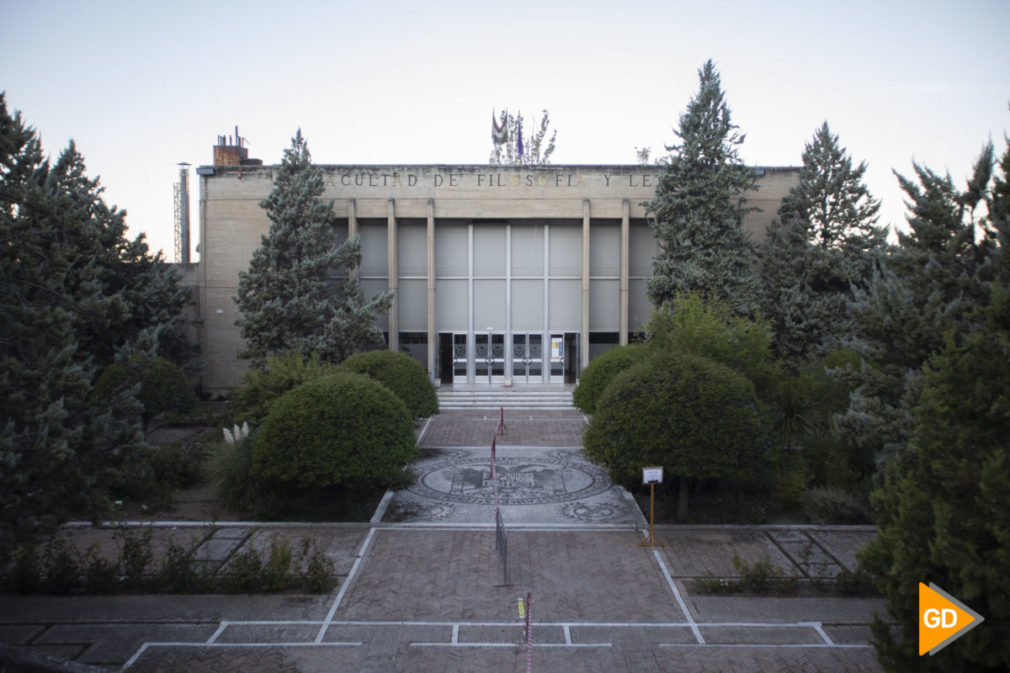 Facultades vacías en el campus universitario de la cartuja en Granada