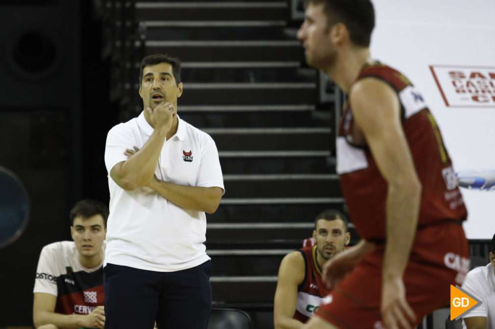 Partido entre el Fundacion CB Granada y el Real Murcia de Baloncesto en el palacio de los deportes de Granada