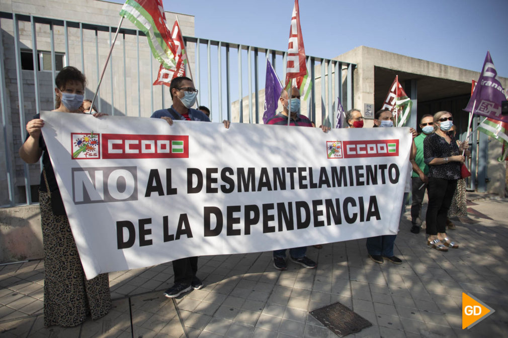 Protesta de comisiones obreras contra el desmantelamiento de la dependencia