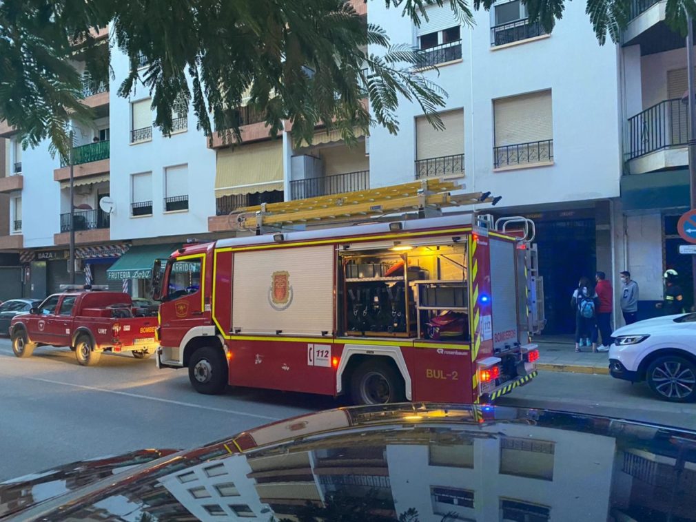 Bomberos Guadix transformador de un edificio de la calle Pedro de Mendoza.