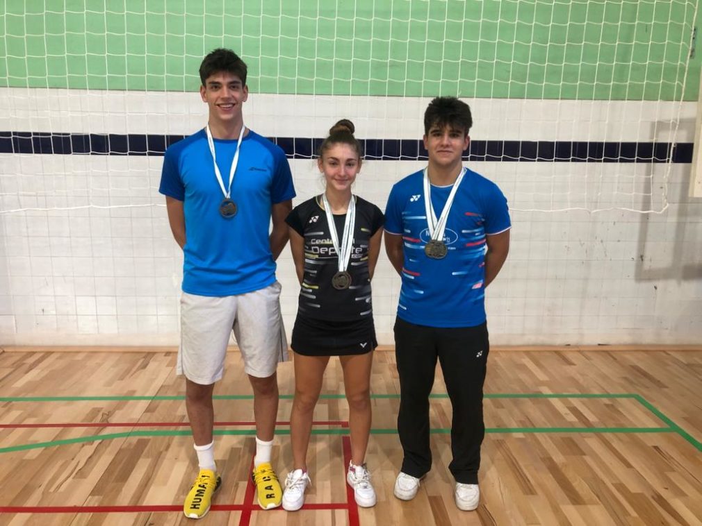 C Badminton Granada  Salvador Franco Castilla, María de la O Pérez y Rubén García