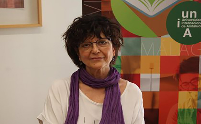 La poeta Ángeles Mora