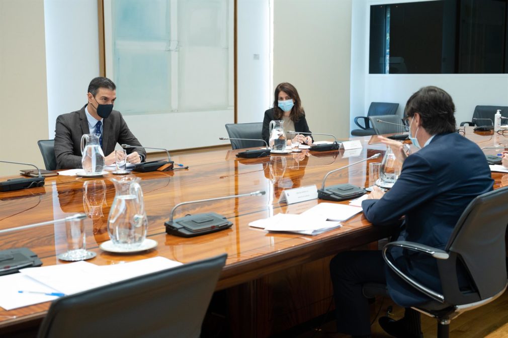 El presidente del Gobierno, Pedro Sánchez, y el ministro de Sanidad, Salvador Illa, durante la reunión del Comité de Seguimiento del Coronavirus,