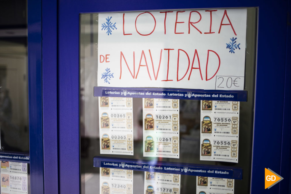 Administración de loterias con decimos del sorteo de navidad en Granada