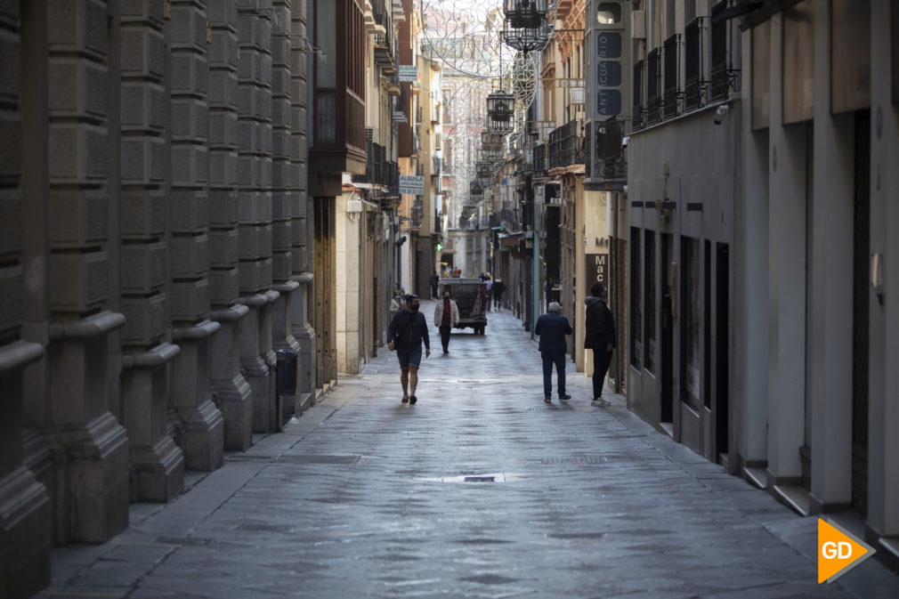 Comercios y bares de Granada tras el nuevo cierre por las nuevas restricciones de la Junta de Andalucia por el coronavirus