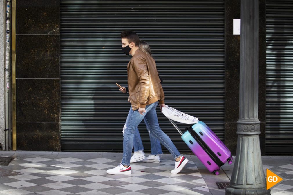 Comercios y bares de Granada tras el nuevo cierre por las nuevas restricciones de la Junta de Andalucia por el coronavirus