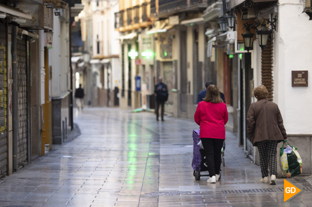 Comercios y bares de Granada tras el nuevo cierre por las nuevas restricciones de la Junta de Andalucia por el coronavirus