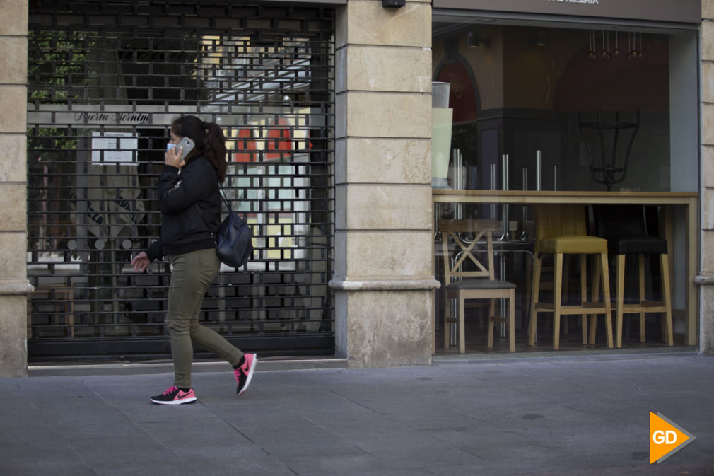 Comercios y bares de Granada tras el nuevo cierre por las nuevas restricciones de la Junta de Andalucia por el coronavirus