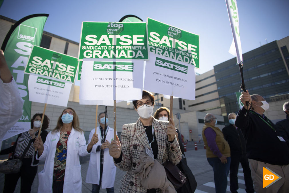 Imagen de archivo de los sindicatos se concentran para protestar contra la orden de la Junta que afecta a los derechos laborales de los profesionales de la sanidad pública andaluza