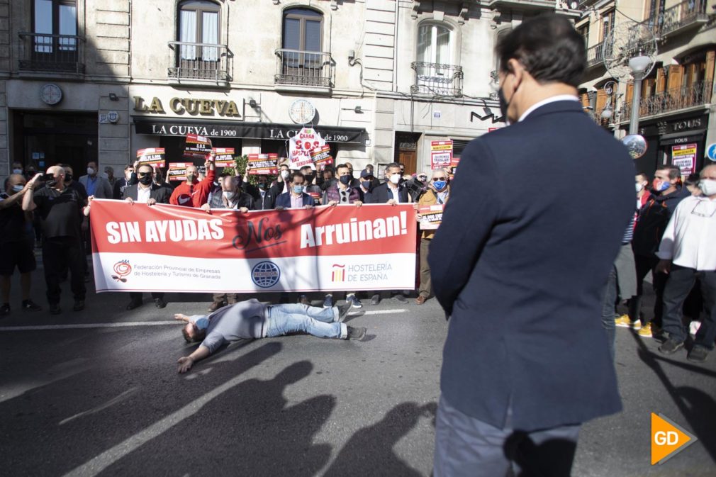 Manifestación en contra del cierre de la hosteleria en Granada durante las restrinciones por coronavirus