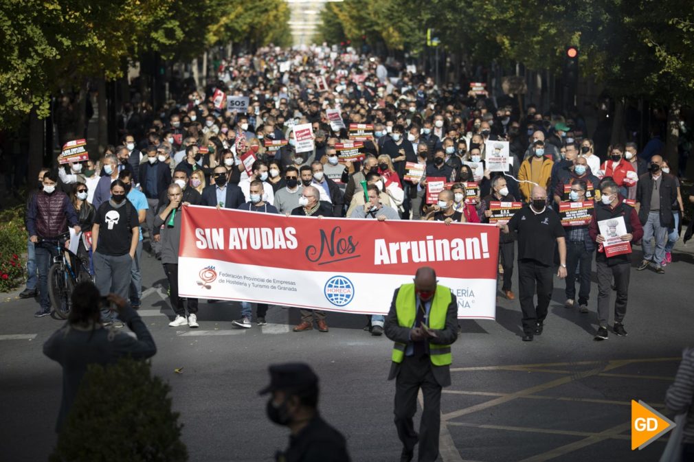 Manifestación en contra del cierre de la hostelería en Granada