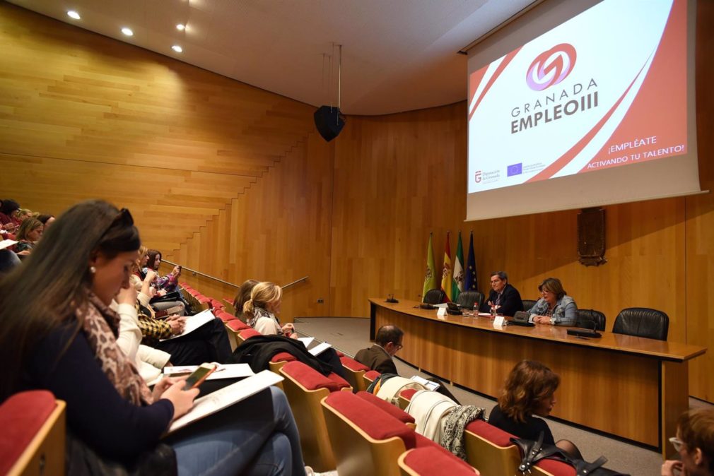 Granada.- Finalizan con el 20 por ciento de inserción laboral tres itinerarios formativos promovidos por Diputación