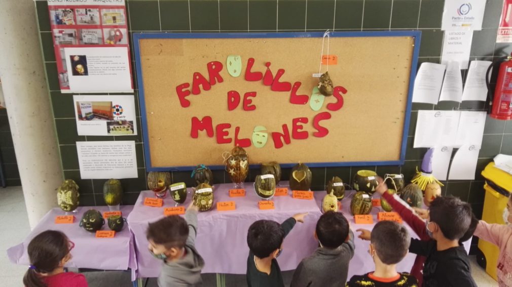 colegio La Almohada de Belicena con sus farolillos de melón