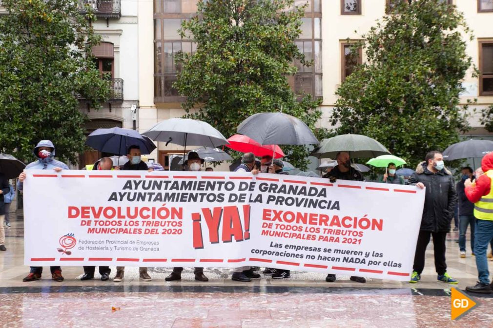 Protesta hosteleria frente a ayuntamiento Carlos Gijon_-2 (1)