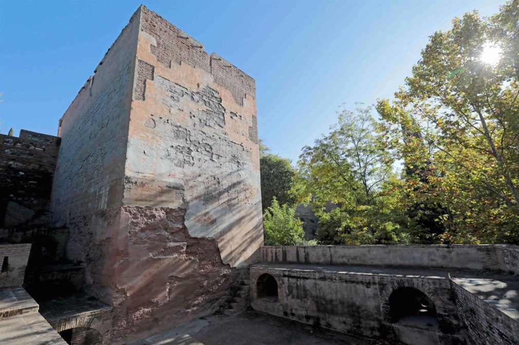 Granada.- La Alhambra interviene en la cubierta de la Torre de las Cabezas para mejorar su estado de conservación