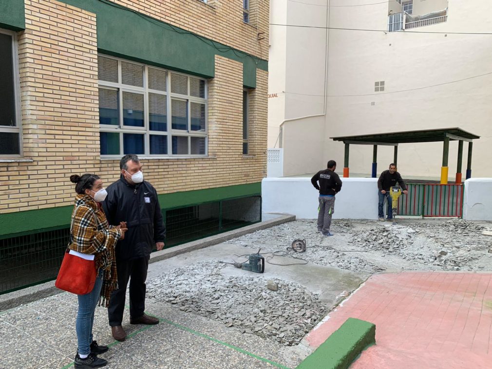 BEATRIZ GONZALEZ Y DIRECTOR DEL CENTRO VISITARON LAS OBRAS DEL COLEGIO VIRGEN ANTIGUA 20