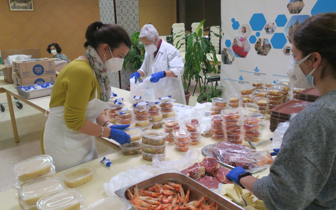 Las cenas solidarias de Navidad que llenan de compañía la soledad