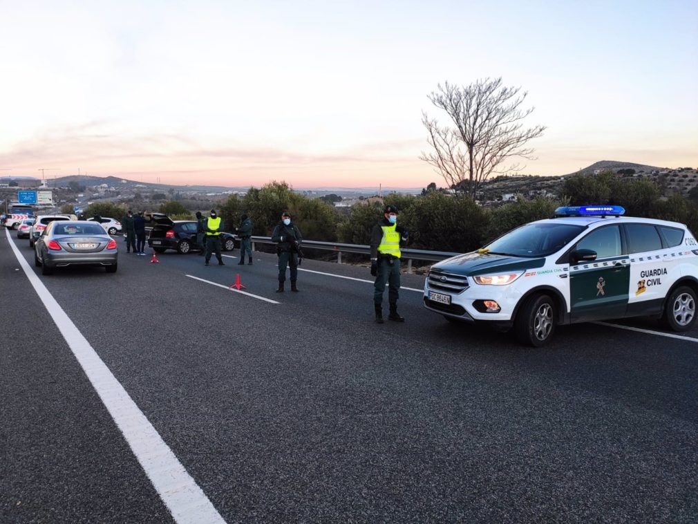 Jaén.- Sucesos.- Dos detenidos y 15 kilos de hachís intervenidos en un control de movilidad en la A-44, en la capital