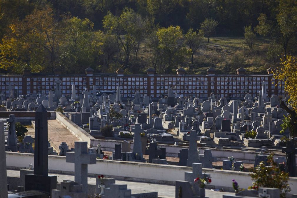 Granada.- La Policía Local de Pinos Puente elaborará un informe sobre ataúdes abandonados fuera del cementerio