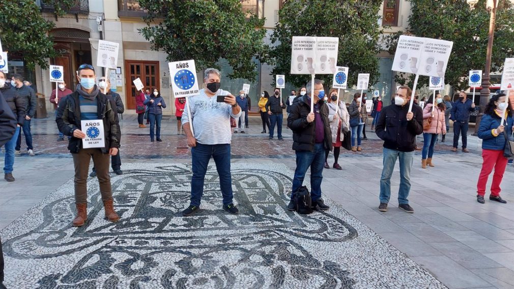Granada.- Trabajadores municipales piden al Ayuntamiento que los haga fijos para evitarle "un coste de 12 millones"